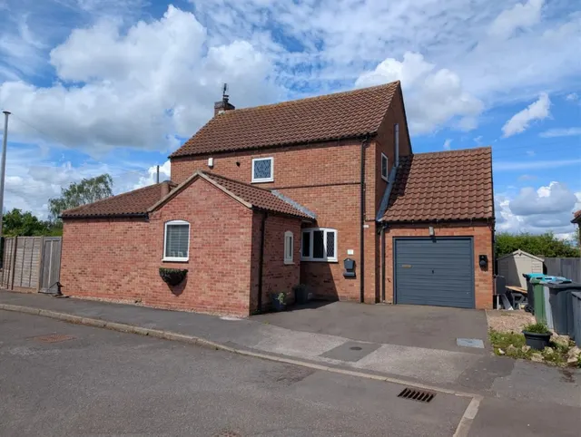 Brownlow Close, East Stoke, photo 1