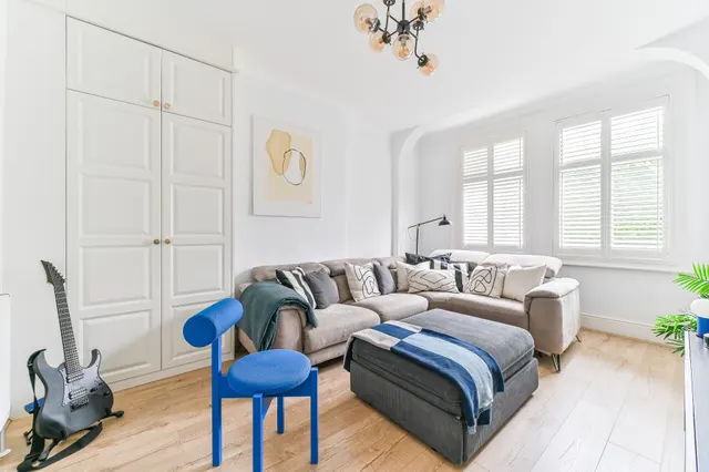 Photo 2 — 73 Estcourt Road, London