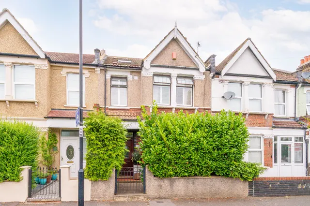 73 Estcourt Road, London, photo 1