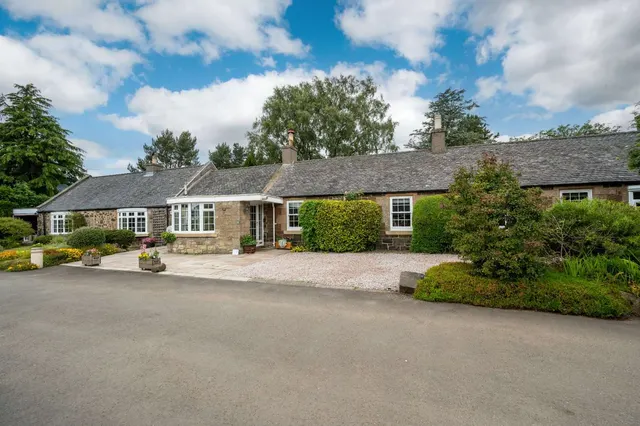 Photo 2 — Bonnington, Wilkieston, Nr Ratho, EH27 8BB