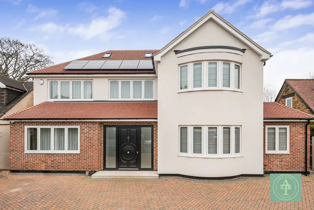 5 bedroom house — Willenhall Avenue, New Barnet, Hertfordshire, EN5