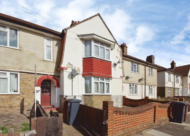 Lambourne Road, Barking, IG11, photo 1