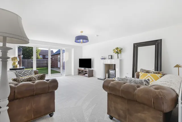 Miller Close, Heyford Park, photo 2
