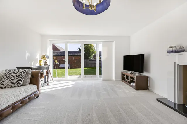 Miller Close, Heyford Park, photo 3