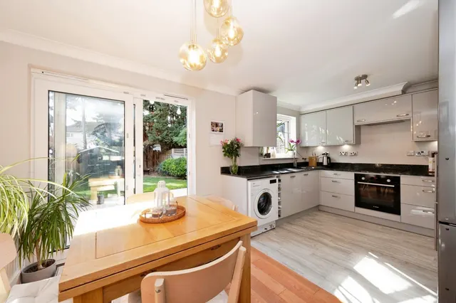 Sherriff Close, Esher, KT10, photo 2