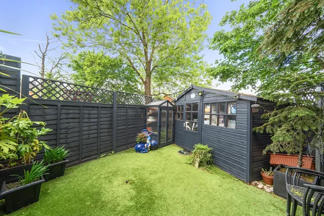 Photo 2 — Halliday Close, Shenley, Radlett