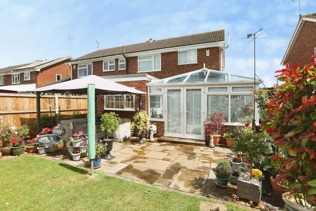 Photo 2 — Laxton Way, Sittingbourne, Kent, ME10