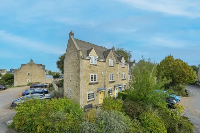 Swan Court, Witney, OX28, photo 1