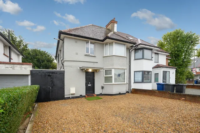 London, NW11, photo 1