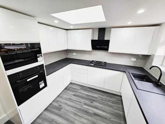 Moorside Crescent, Droylsden, M43, photo 3