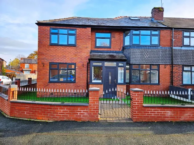 Moorside Crescent, Droylsden, M43, photo 1