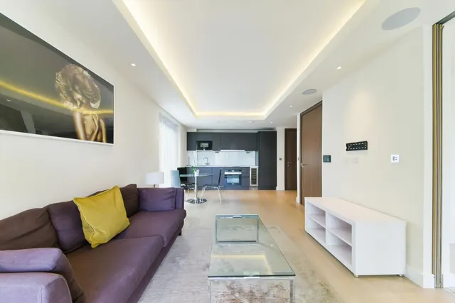 Woodford House, Chelsea Creek, SW6, photo 1