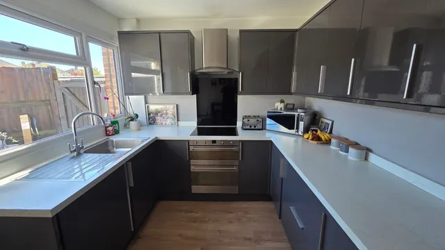Photo 3 — Lonsdale Crescent, Dartford, DA2 6LQ