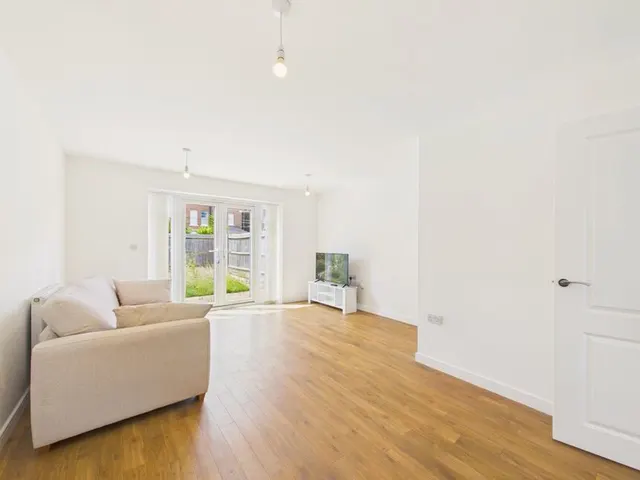 Photo 3 — Foster Way, Folkestone, Kent, CT20