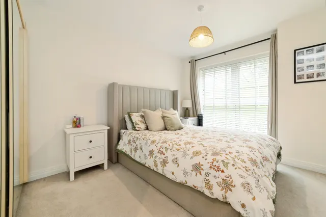 Photo 3 — Giles Crescent, Stevenage