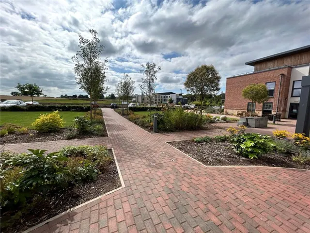 Photo 2 — Springfield Close, Stratford-Upon-Avon, CV37