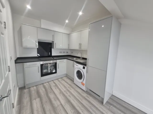 Photo 2 — Flat 4, Peveril Street, NG7