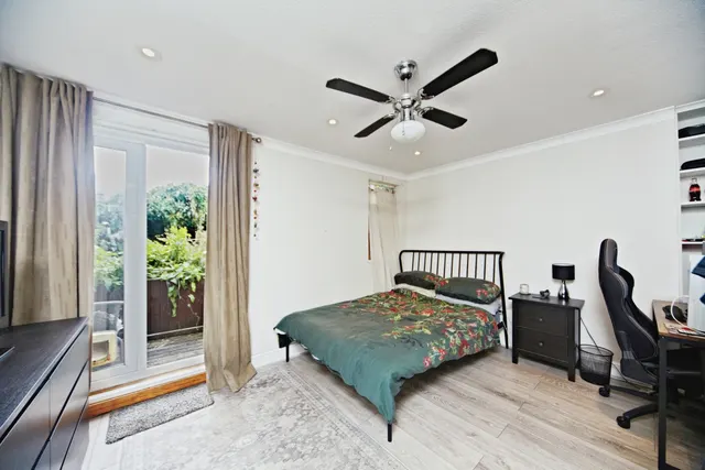 Photo 2 — Tanfield Road, Croydon