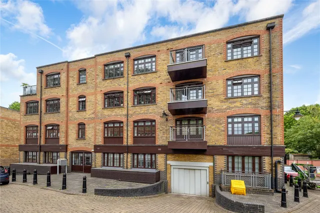 Blake Mews, High Park Road, TW9, photo 1