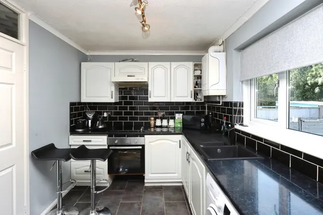 Meadowcroft Glade, Westfield, S20, photo 1