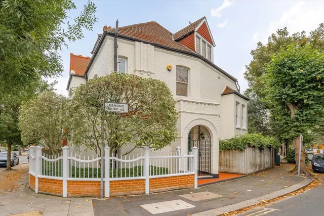 Esmond Road, W4, photo 1