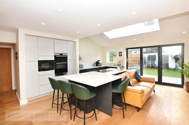 Cranbourne Road, Bamford, OL11, photo 2