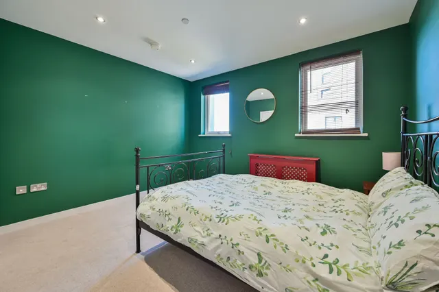 Photo 2 — Flat 130, Leonard Court, LONDON