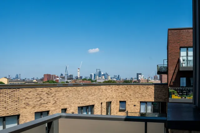 Photo 3 — Flat 130, Leonard Court, LONDON