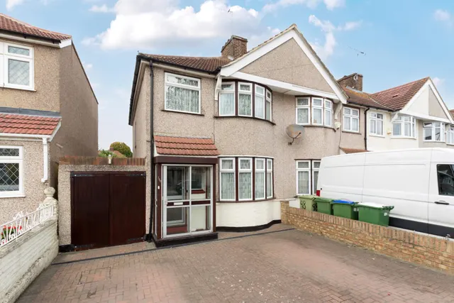 Montrose Avenue, Welling, photo 1
