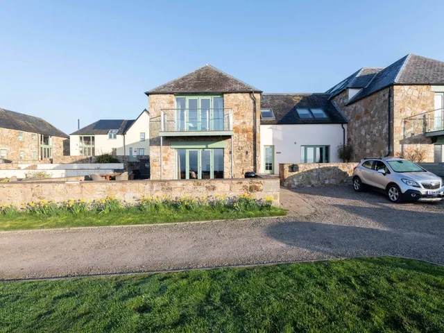 4 bedroom house — Kilmundy Steadings, Burntisland, Fife, KY3 0AQ
