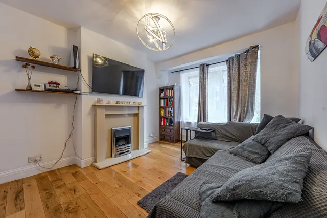 Photo 2 — 61 Robins Court, Chinbrook Road, London