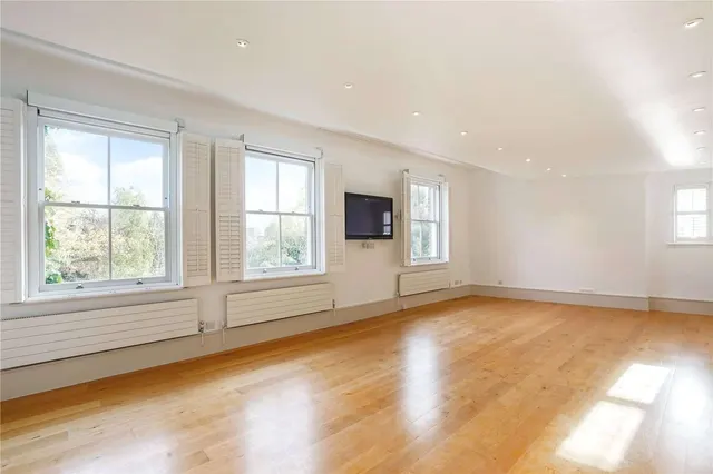 Downside Crescent, London, NW3, photo 2