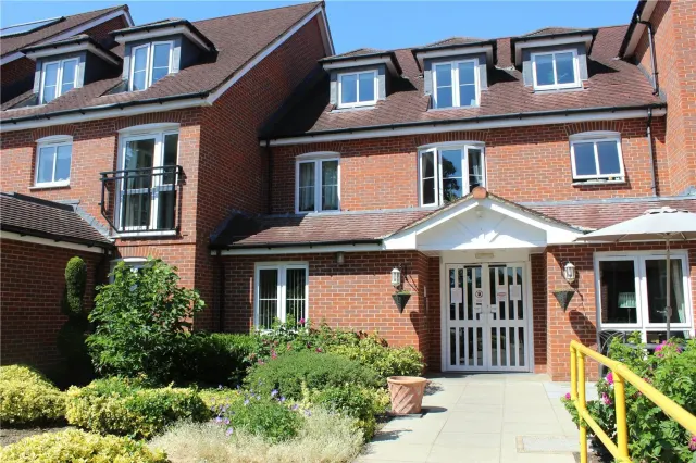 Oyster Lane, Byfleet, West Byfleet, S..., photo 1
