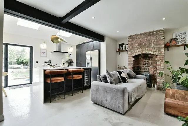 Photo 3 — Pingate Drive, Cheadle Hulme, Cheshire, SK8