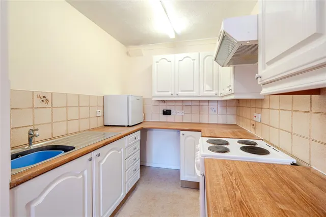 Photo 2 — Beckenham Road, West Wickham, BR4