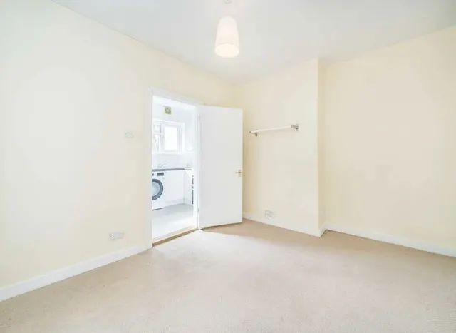 Photo 3 — Dornton Road, Clapham South, SW12