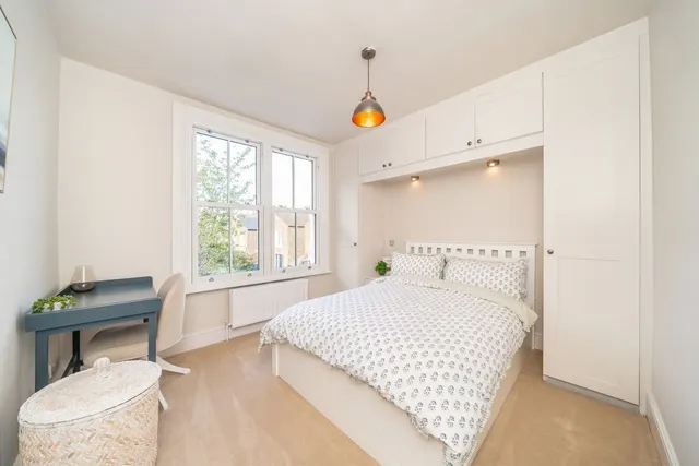 Salford Road, SW2, photo 3