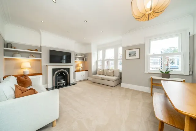 Salford Road, SW2, photo 2