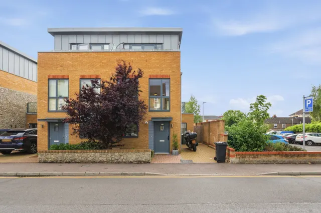 4 bedroom house — Union Street, Maidstone, ME14