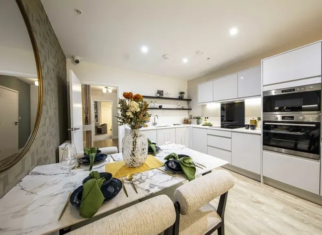 High Street, Brentford, TW8, photo 2