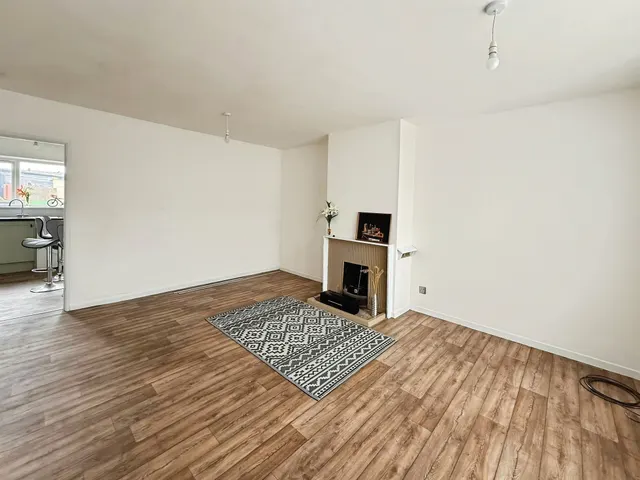 Barbury Close, Swindon, SN25, photo 3
