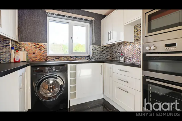 Lambourne Close, Bury St Edmunds, IP32, photo 2