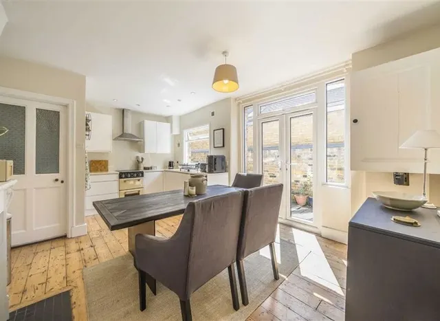 Photo 3 — Weir Road, Balham, SW12