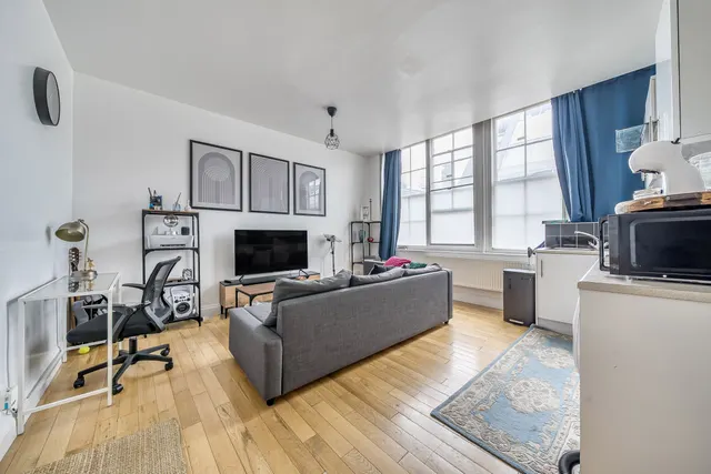Photo 3 — Third Floor Flat, 6 Gate Street, London