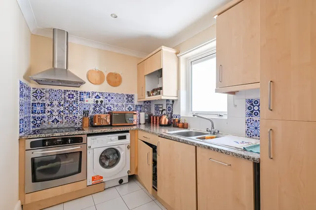 Photo 2 — 1 Antilles Bay Apartments, 3 Lawn House Close, London