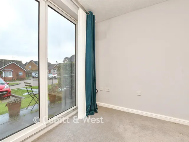 Lordsgrove Close, Tadworth, KT20, photo 3