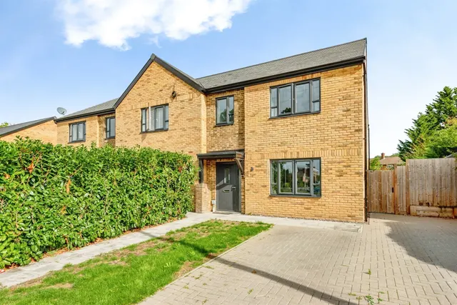 Mansfield Drive, Merstham, RH1, photo 2