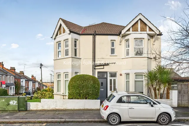 Photo 2 — Pembroke Road, Muswell Hill, London, N10