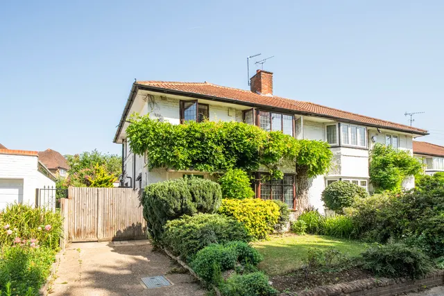 Pinn Way, Ruislip, HA4, photo 1
