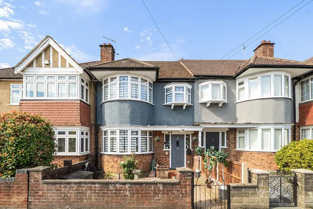 Victoria Road, Ruislip, HA4, photo 1